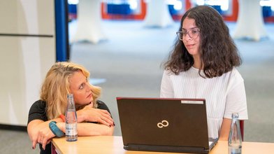 Barbara Schöneberger unterstützt Mädchen dabei, unabhängig von Geschlechterklischees ihren Beruf zu wählen