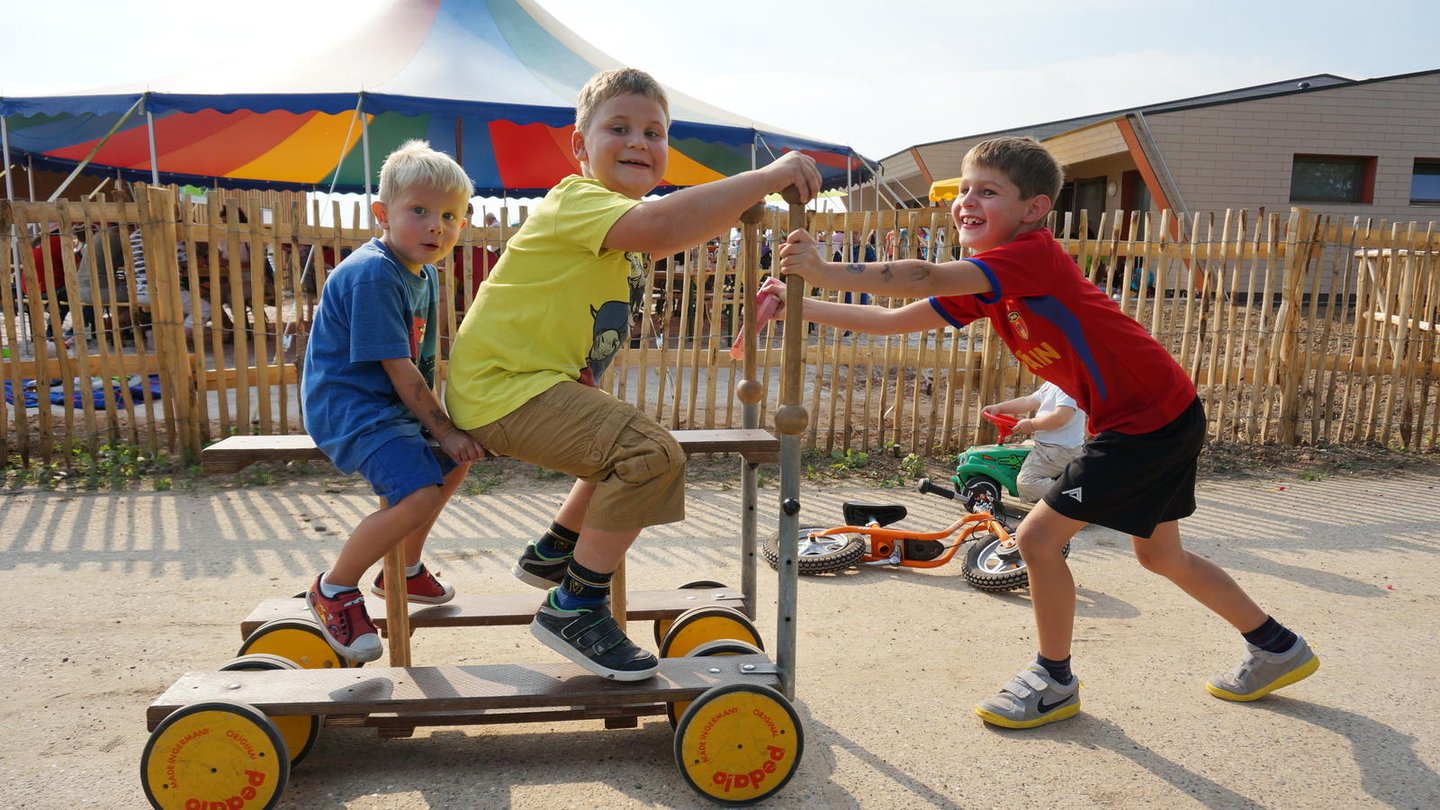  Der Begegnungshof der Sonnenkinder. © Stefan Gregorowius 